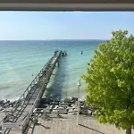 Faehrblick - Direkt Am Wasser Отель *