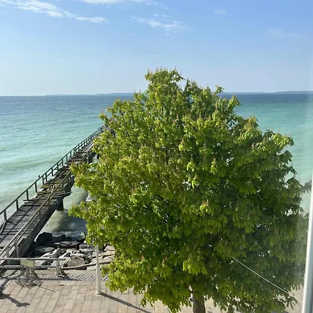 Hotel Fährblick - Und Restaurant Direkt Am Wasser *