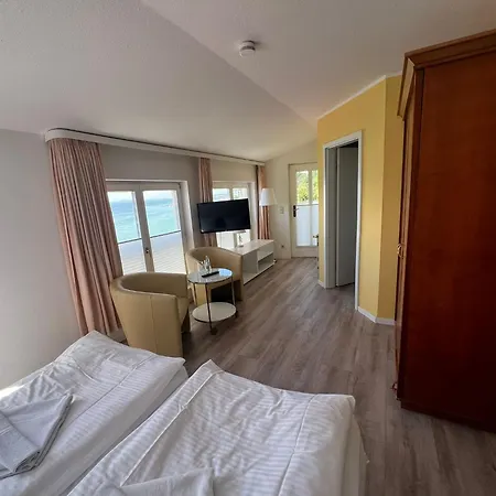 Faehrblick - Direkt Am Wasser Hotel Sassnitz