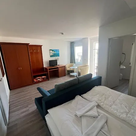 Hotel Fährblick - Und Restaurant Direkt Am Wasser