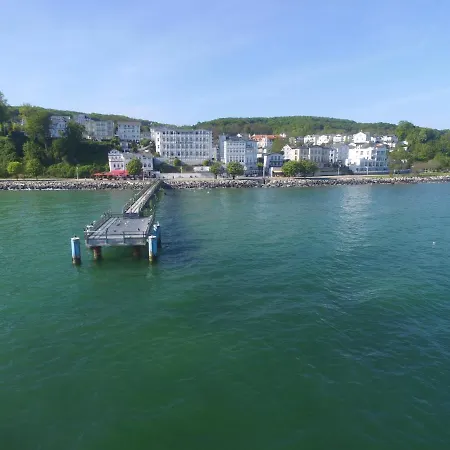 Faehrblick - Direkt Am Wasser Hotel *