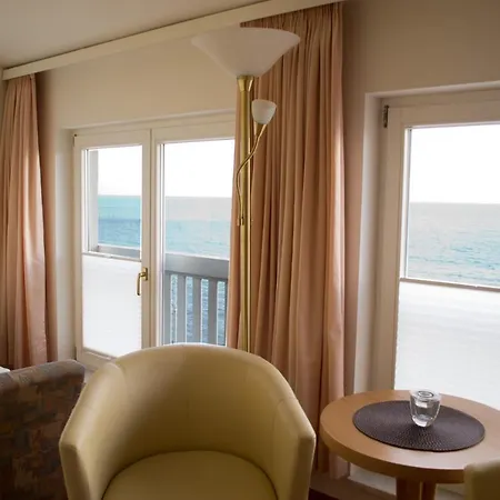 Hotel Faehrblick - Direkt Am Wasser *