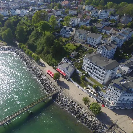 Faehrblick - Direkt Am Wasser Hotel *