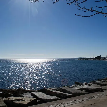Faehrblick - Direkt Am Wasser Hotel