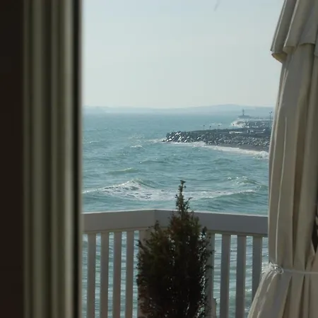 Faehrblick - Direkt Am Wasser *