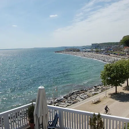 Hotel Fährblick - Und Restaurant Direkt Am Wasser