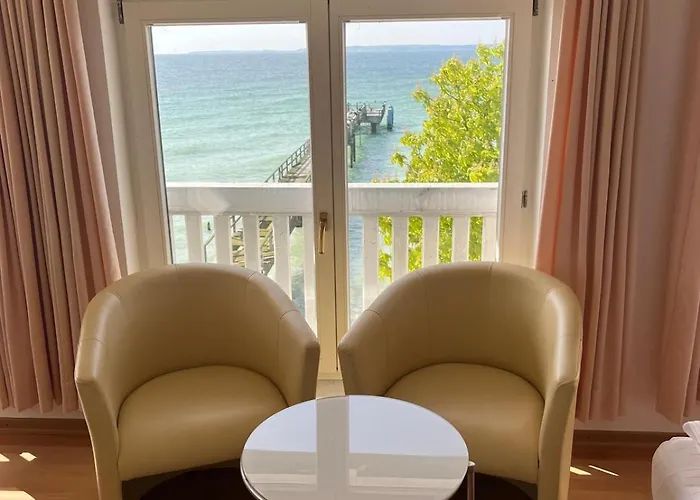 Faehrblick - Direkt Am Wasser Hotel *