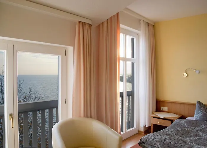 Faehrblick - Direkt Am Wasser Hotel *